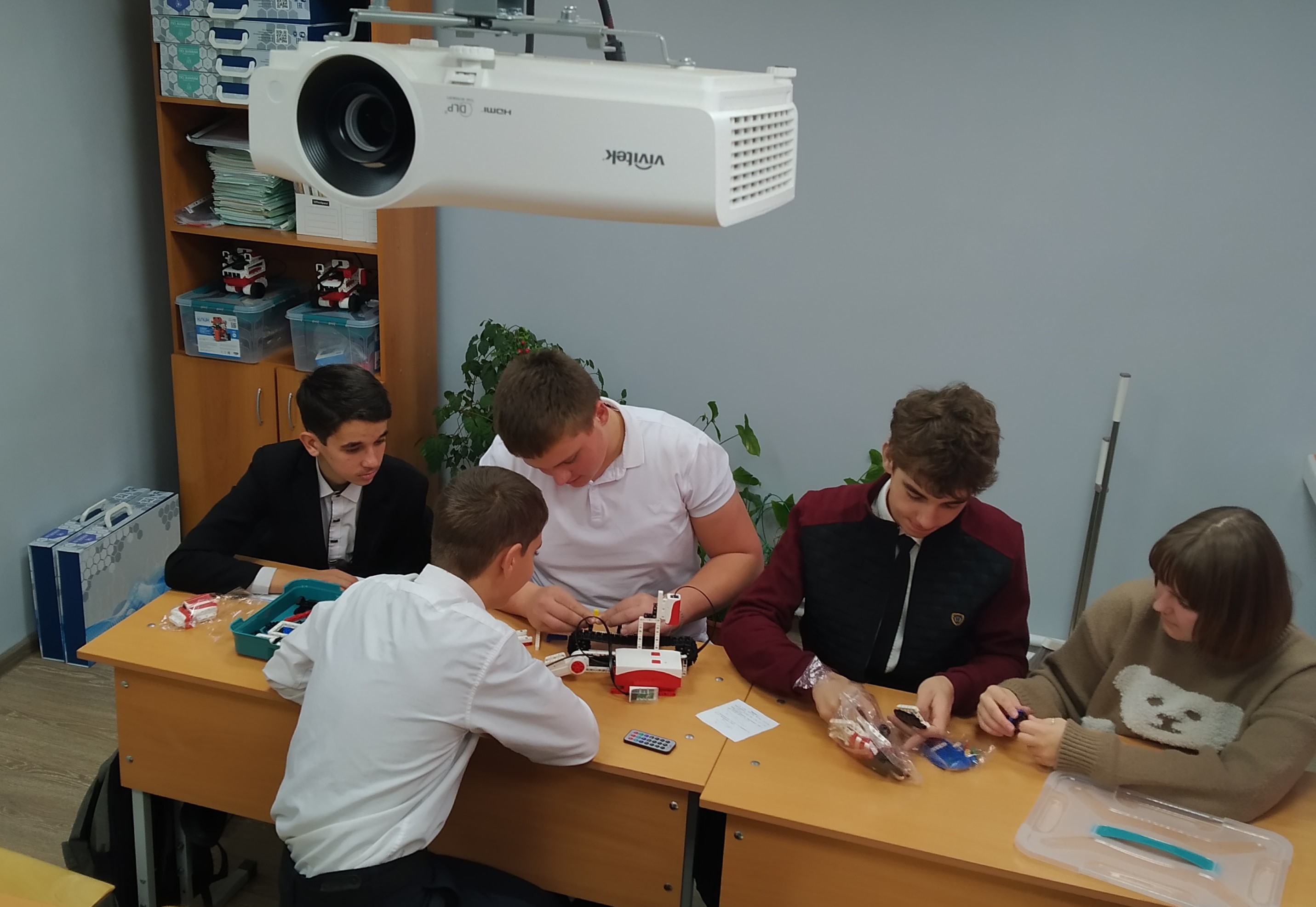 Собираем роботов Собираем роботов.